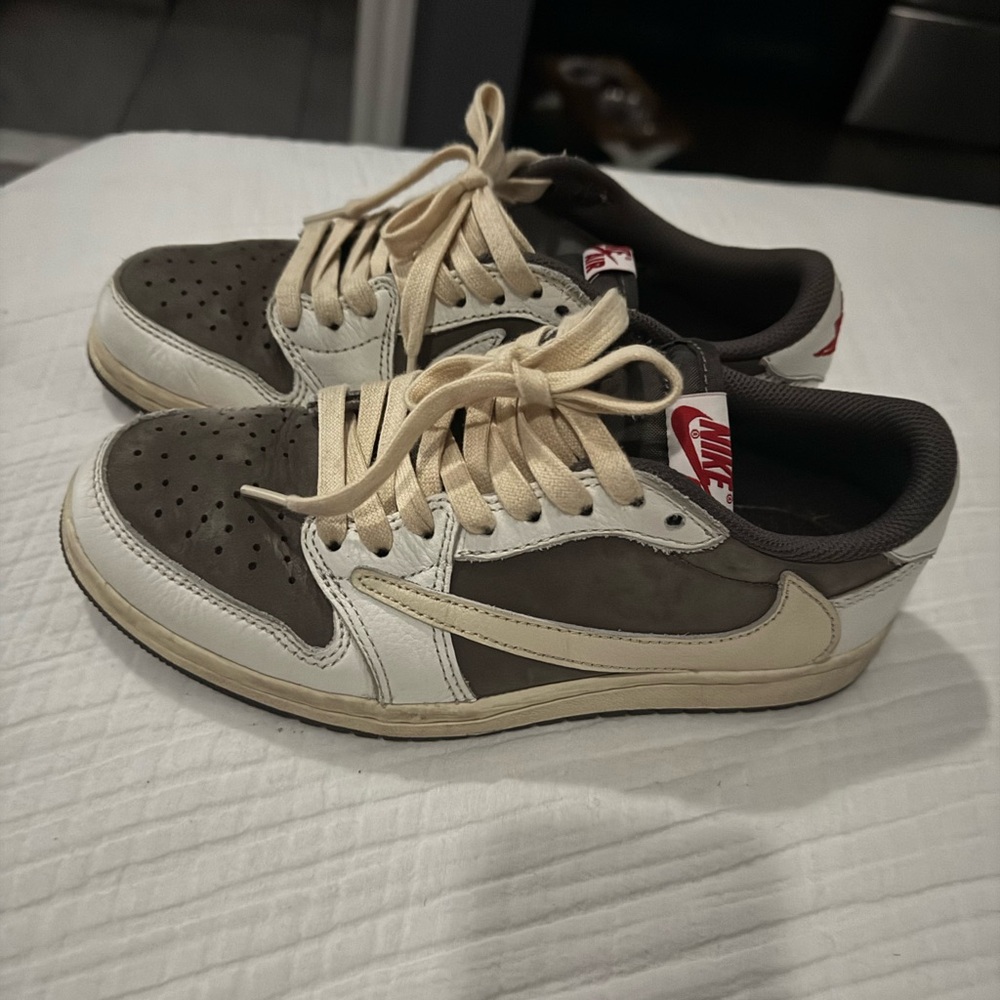 Authentic Travis Scott men’s size 5